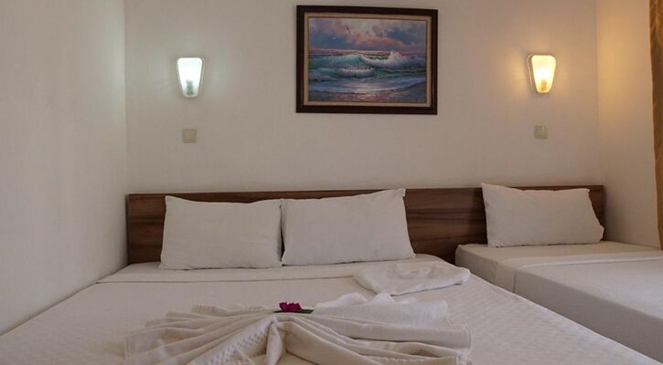 Monna Roza Beach Resort Hotel