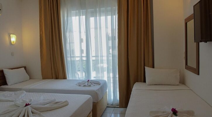 Monna Roza Beach Resort Hotel