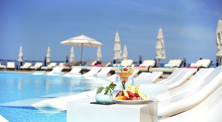 Les Ambassadeurs Hotel