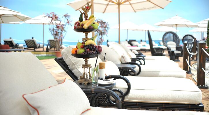 Les Ambassadeurs Hotel