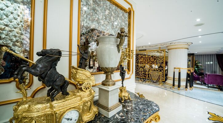 Les Ambassadeurs Hotel