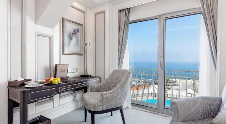 Les Ambassadeurs Hotel