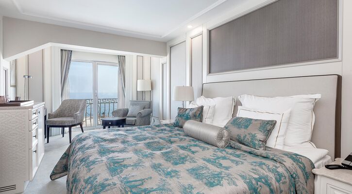 Les Ambassadeurs Hotel