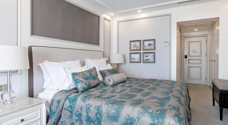 Les Ambassadeurs Hotel