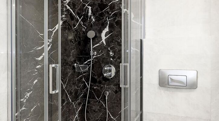 Les Ambassadeurs Hotel