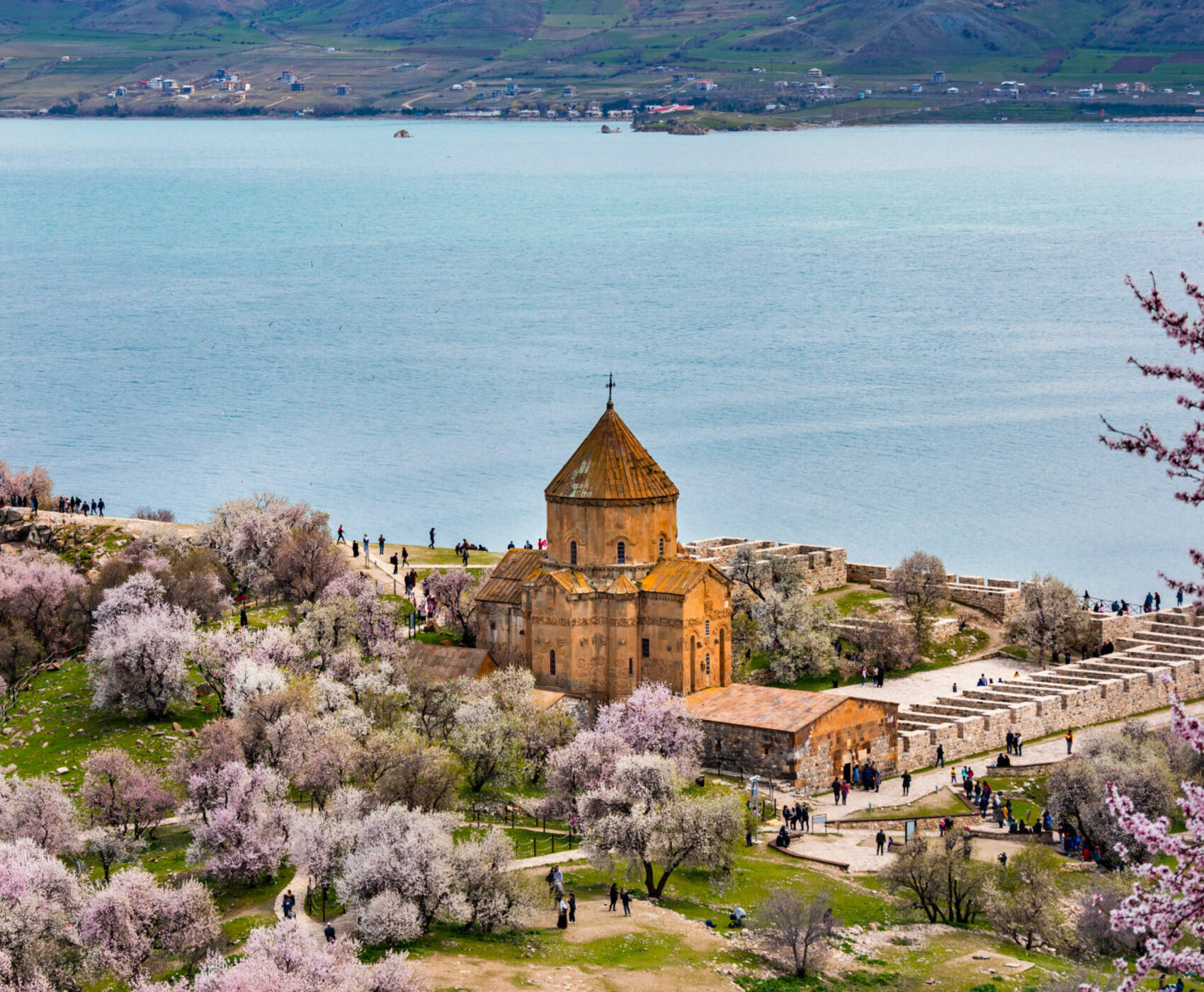UÇAKLI VAN BAŞKALE YÜKSEKOVA HAKKARİ ŞIRNAK CİZRE DİYARBAKIR
