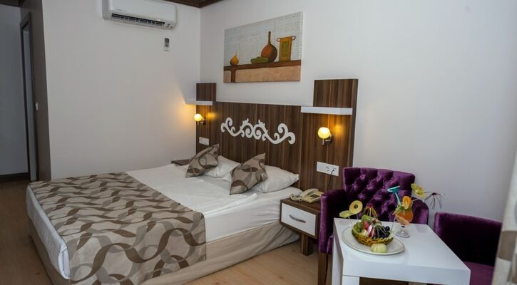 Akalia Suite Hotel & Spa