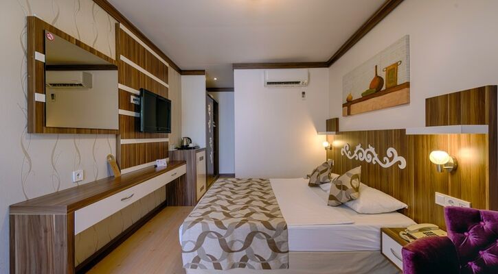 Akalia Suite Hotel & Spa