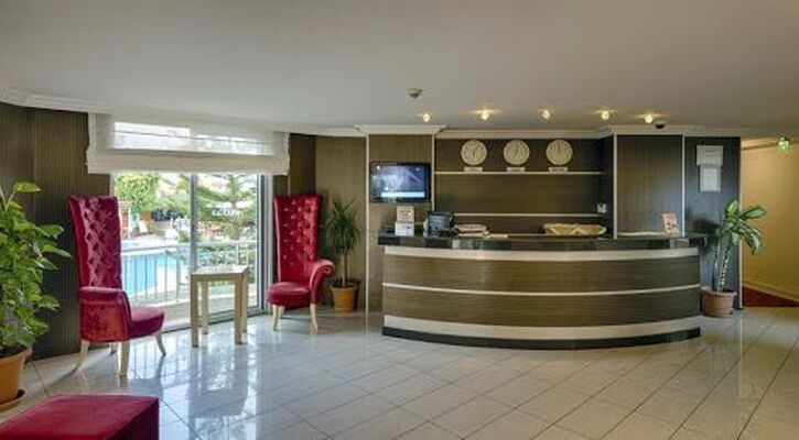 Akalia Suite Hotel & Spa