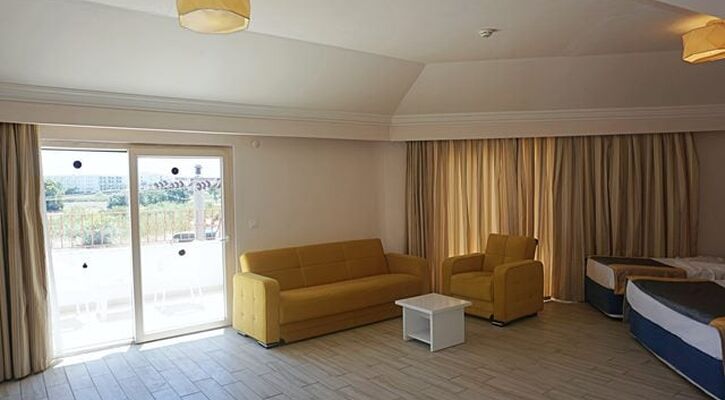 Side Legend Hotel & Spa