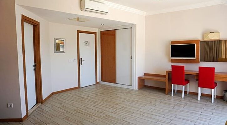 Side Legend Hotel & Spa