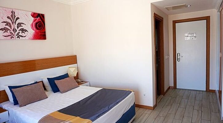 Side Legend Hotel & Spa