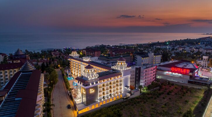 Blue Marlin Deluxe Spa & Resort