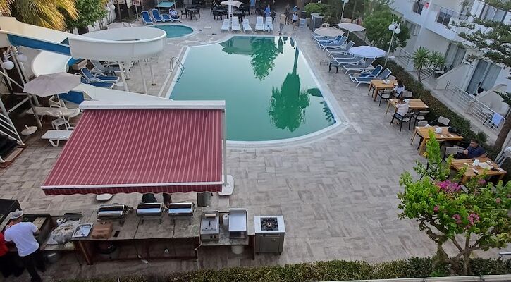 Akalia Suite Hotel & Spa