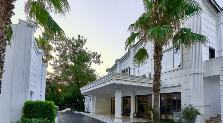Luca Beach Hotel