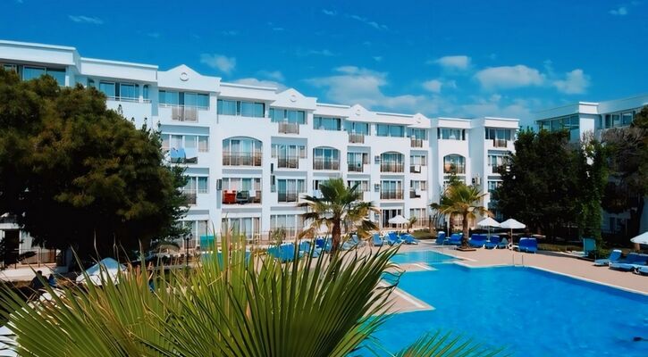 Luca Beach Hotel