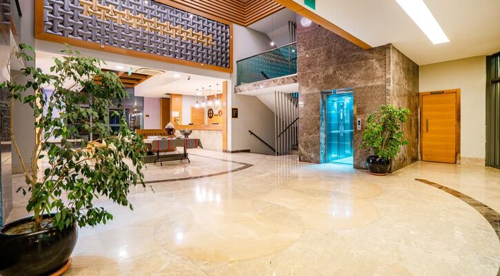 Orfeus Queen Hotel