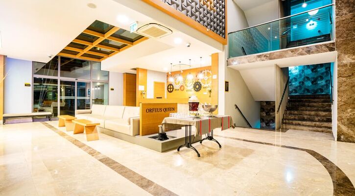 Orfeus Queen Hotel