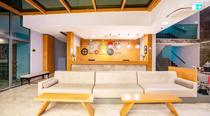 Orfeus Queen Hotel