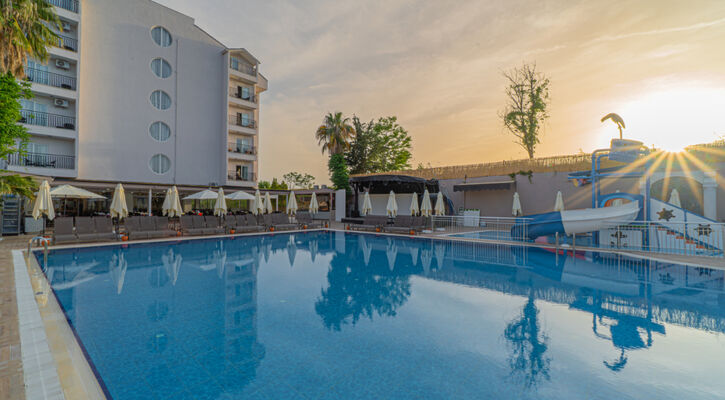 Q Ella Beach Hotel