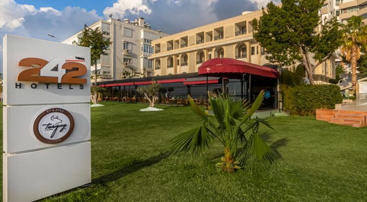 Tema 242 Hotel
