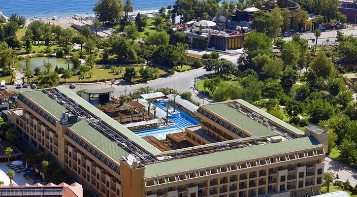 Crystal Deluxe Resort & Spa