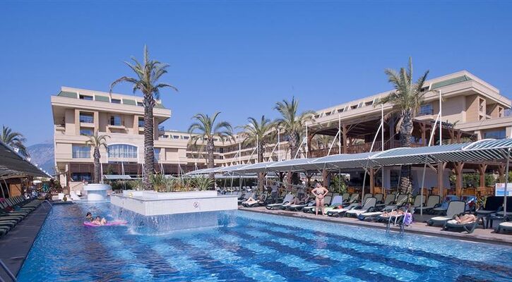 Crystal Deluxe Resort & Spa