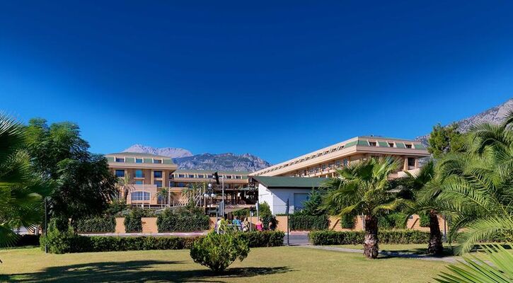 Crystal Deluxe Resort & Spa