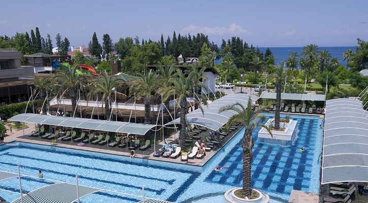 Crystal Deluxe Resort & Spa