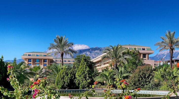 Crystal Deluxe Resort & Spa