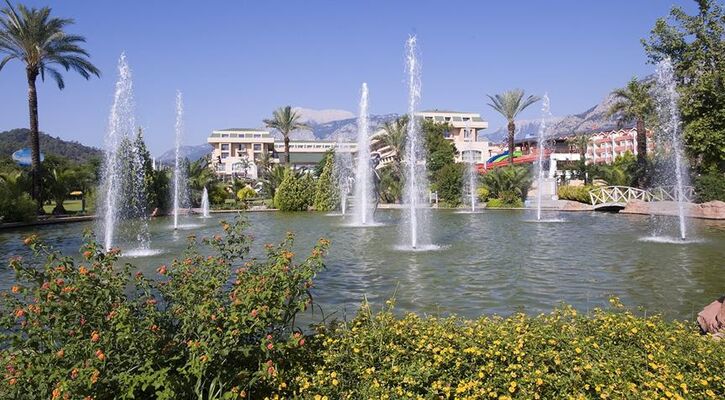 Crystal Deluxe Resort & Spa