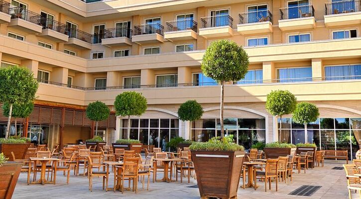 Crystal Deluxe Resort & Spa