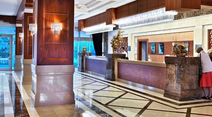 Crystal Deluxe Resort & Spa