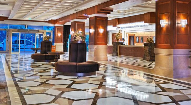 Crystal Deluxe Resort & Spa