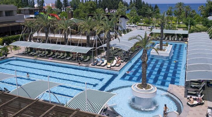 Crystal Deluxe Resort & Spa