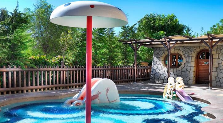 Crystal Deluxe Resort & Spa