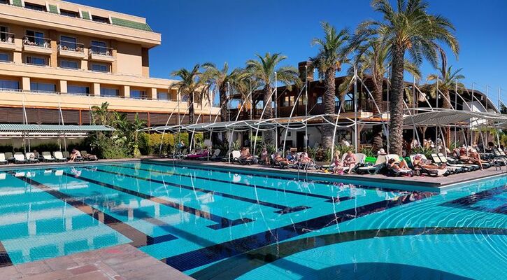 Crystal Deluxe Resort & Spa