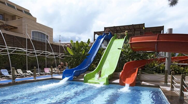 Crystal Deluxe Resort & Spa