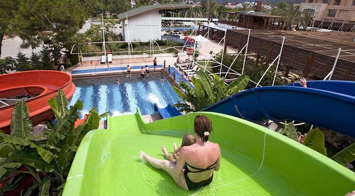 Crystal Deluxe Resort & Spa