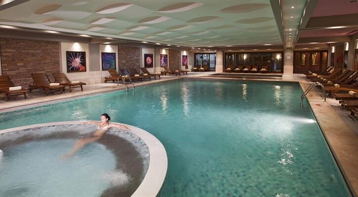 Crystal Deluxe Resort & Spa