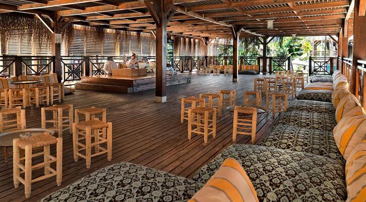 Crystal Deluxe Resort & Spa