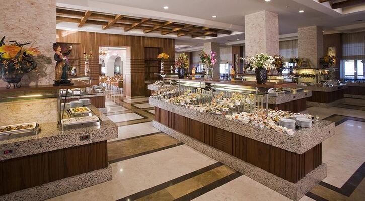 Crystal Deluxe Resort & Spa
