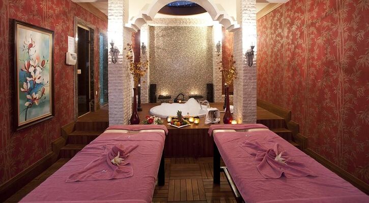 Crystal Deluxe Resort & Spa