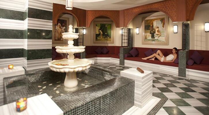 Crystal Deluxe Resort & Spa