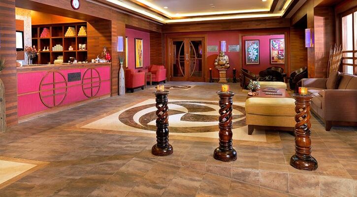 Crystal Deluxe Resort & Spa