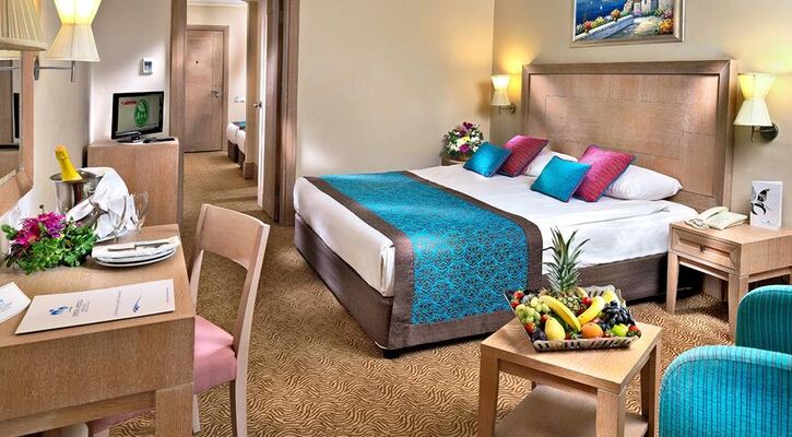 Crystal Deluxe Resort & Spa