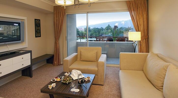 Crystal Deluxe Resort & Spa