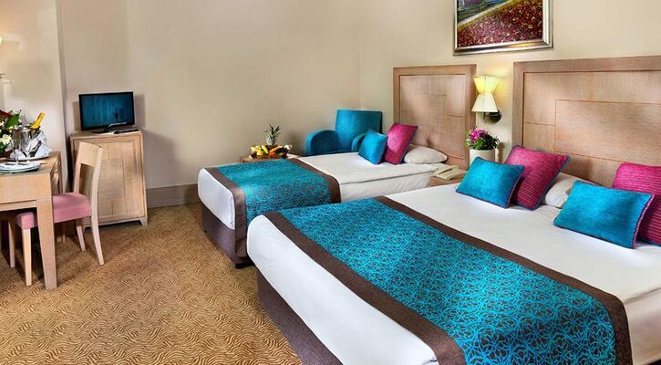 Crystal Deluxe Resort & Spa