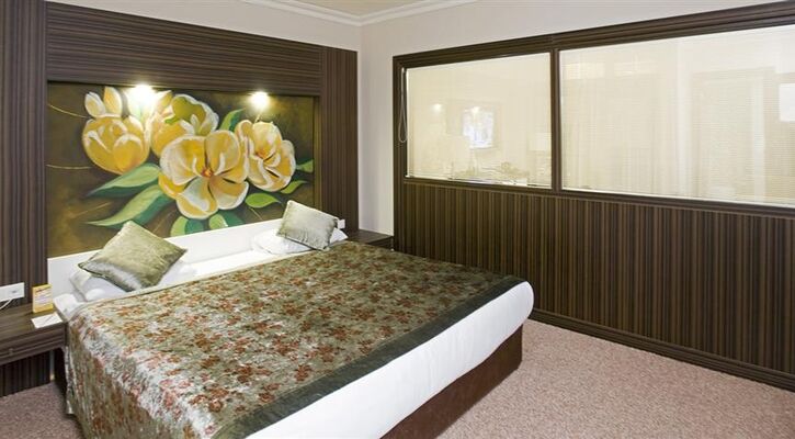 Crystal Deluxe Resort & Spa