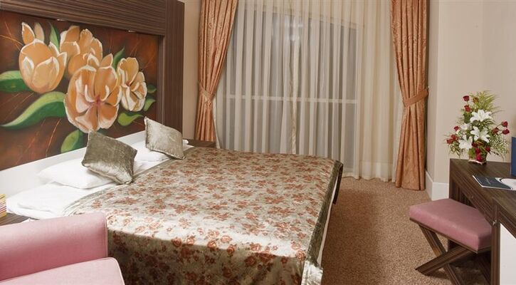 Crystal Deluxe Resort & Spa